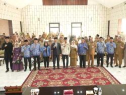 Wabup Solsel Salurkan Bantuan Pangan di Sangir Balai Janggo