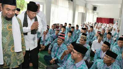 Bupati Andri Warman Lepas Jemaah Calon Haji Kabupaten Agam