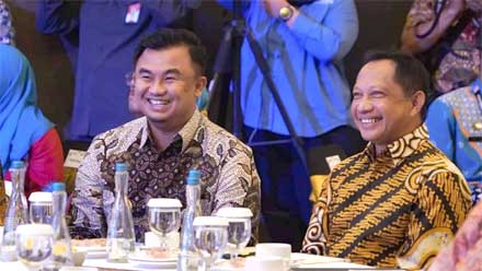 Sutan Riska Tuanku Kerajaan bersama Muhammad Tito Karnavian saat Syukuran HUT Apkasi ke-34 di Kebumen