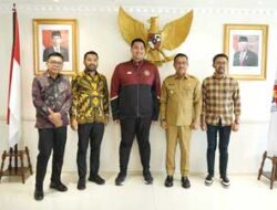 Tingkatkan Pembangunan Sarana Olahraga, Bupati Solsel Temui Menpora