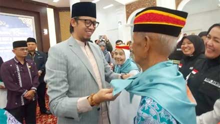 Pemko Lepas 295 Jemaah Calon Haji Bukittinggi