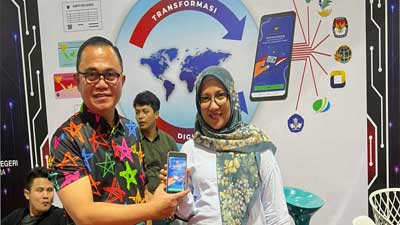 Sesditjen Dukcapil Hani Syopiar Rustam ikut menyampaikan pelayanan dokumen Adminduk dan aktivasi IKD