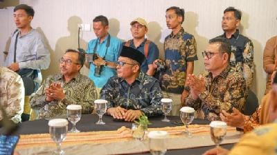Bupati Solok Hadiri Penandatanganan Komitmen Bersama Mitra Pembiayaan dan Pengusaha Agribisnis Penas Tani XVI 1 IMG 20230613 171831 resize 93