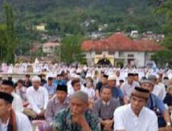 Pelaksanaan Shalat Idul Adha Di Lapangan Segitiga Sawahlunto Khidmat
