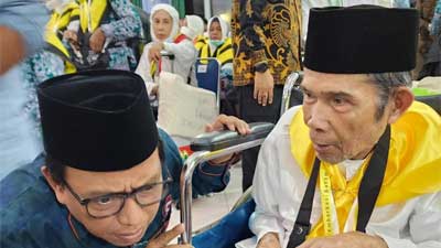 Keberangkatan Gelombang Kedua, Jemaah Haji Diminta Kenakan Kain Ihram Sejak dari Embarkasi 1 Jemaah Haji