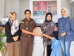 Kejari Pulau Punjung Setorkan Uang Pengganti Kasus Korupsi ke Kas Negara