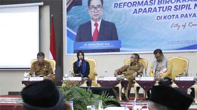 Anggota Komisi II DPR RI, Guspardi Gaus dari fraksi PAN dan Rezka Oktoberia fraksi Demokrat serta Direktur Jenderal Otonomi Daerah Akmal Malik lakukan kunjungan kerja ke Kota Payakumbuh