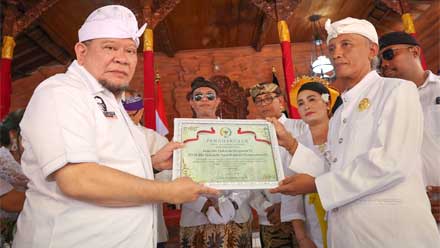 LaNyalla pada acara Karya Pelebon Nyawa Ngasti Wedana PYM Ida Tjokorda Ngurah Jambe Pemecutan SH Raja Ida Tjokorda Denpasar IX