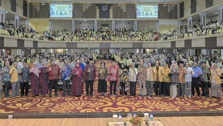 Mahyeldi Lepas 5.600 Mahasiswa KKN UNP Angkatan II 2023