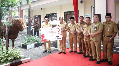 Mendagri Serahkan Ratusan Hewan Kurban kepada Panitia