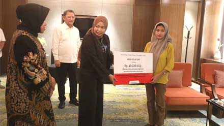 Mensos Bantu Pengobatan Dua Warga Lampung