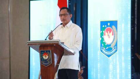 Mendagri Sebut Kepala Daerah Butuh Camat sebagai Garda Terdepan Membina Kades