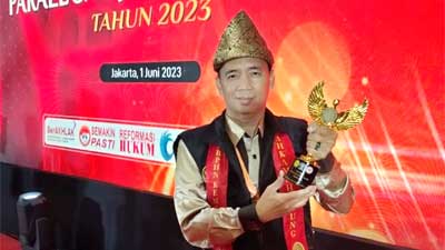 Lurah Perwakilan Kabupaten Muba Boyong Penghargaan Paralegal Justice Award 2023 1 Lurah Balai Agung, Musmulyadi raih Penghargaan Paralegal Justice Award 2023