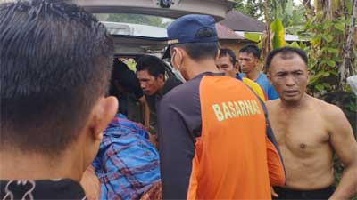 Pelajar Yang Tenggelam Di Embung Bendungan Saluran Irigasi Batang Mimpi Nagari Sungai Dareh, Kecamatan Pulau Punjung, Kabupaten Dharmasraya, Sumatera Barat Berhasil Ditemukan