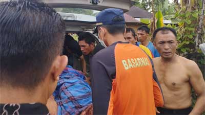 Pelajar yang tenggelam di embung bendungan saluran Irigasi Batang Mimpi Nagari Sungai Dareh, Kecamatan Pulau Punjung, Kabupaten Dharmasraya, Sumatera Barat berhasil ditemukan