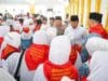 Bupati Sutan Riska Tuanku Kerajaan, lepas 227 Jemaah Calon Haji (JCH) Kabupaten Dharmasraya menuju asrama haji embarkasi Padang