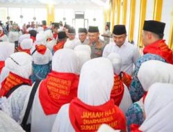Jemaah Calon Haji Kabupaten Dharmasraya Bertolak ke Asrama Haji Embarkasi Padang