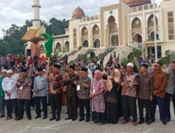 Sekdako Lepas 118 Jemaah Calon Haji Padang Panjang ke Embarkasi Padang