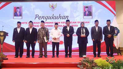 Pelantikan Komite Daerah Ekonomi dan Keuangan Syariah (KDEKS) Provinsi Kepulauan Riau