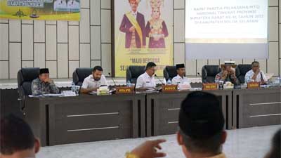 Bupati Solsel Pimpin Rapat Pertama Panitia MTQ Nasional XL Tingkat Sumbar