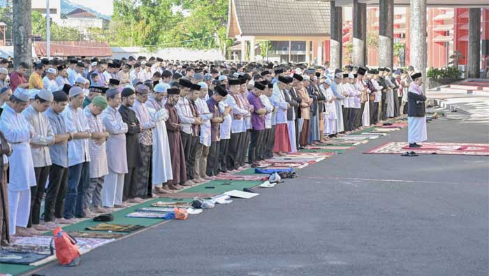 Shalat Idul Adha di Halaman Kantor Gubernur Sumbar