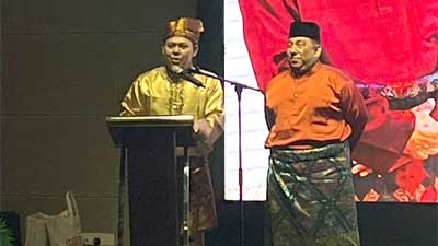 Jadi Ketua Penasehat DMDI, Sultan Bertekad Kembalikan Era Kejayaan Melayu 1 Wakil Ketua Dewan Perwakilan Daerah (DPD) RI, Sultan B Najamudin beri sambutan pada pengukuhan Dunia Melayu Dunia Islam Indonesia