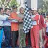 Gubernur Sumatera Barat, Mahyeldi Ansharullah mengikuti kegiatan jalan santai yang digagas oleh jajaran Kepolisian Daerah Sumatera Barat (Polda Sumbar)