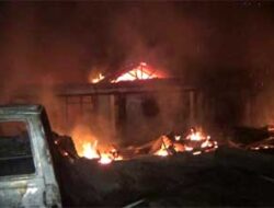 Kebakaran Di Gunung Medan, Dua Rumah, 4 Petak Kedai Dan Satu Unit Mini Bus Ludes