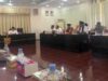 Rapat persiapan peletakan batu pertama tanda peresmian pembangunan Masjid Sirah, Muaro Mati Pasia, Nagari Tiku Selatan, Kecamatan Tanjung Mutiara