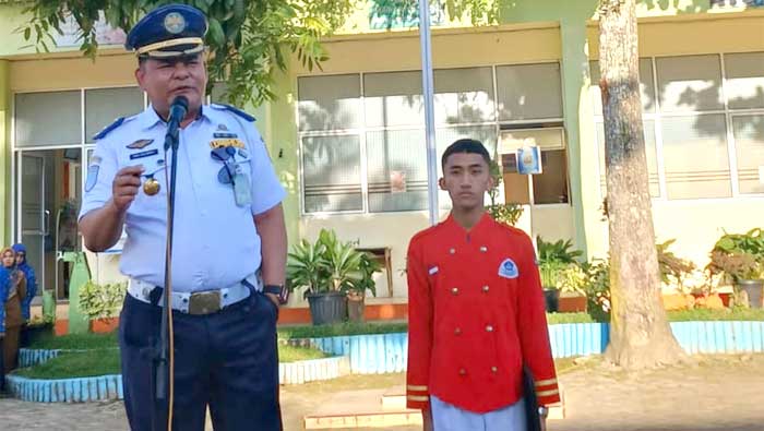 Upacara Bendera di SMAN 1 Payakumbuh, Kabid Ops Dishub Sampaikan Hal Ini 1 Kabid Ops Dishub Yulhendri didapuk menjadi Inspektur Upacara di SMANSA Payakumbuh