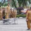Bupati dalam Apel Gabungan ASN di Halaman Kantor Bupati Solok Selatan, Senin (24/7/2023).