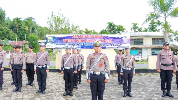 Satlantas Polres Sawahlunto Gelar Operasi Patuh Singgalang 2033 1 apel gelar pasukan operasi patuh singgalang tahun 2023 di lapangan Polres Sawahlunto