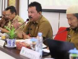 Asrul memimpin Rapat Koordinasi Tim Koordinasi Penanggulangan Kemiskinan Daerah (TKPKD) Kota Padang Panjang