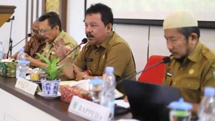 Asrul memimpin Rapat Koordinasi Tim Koordinasi Penanggulangan Kemiskinan Daerah (TKPKD) Kota Padang Panjang