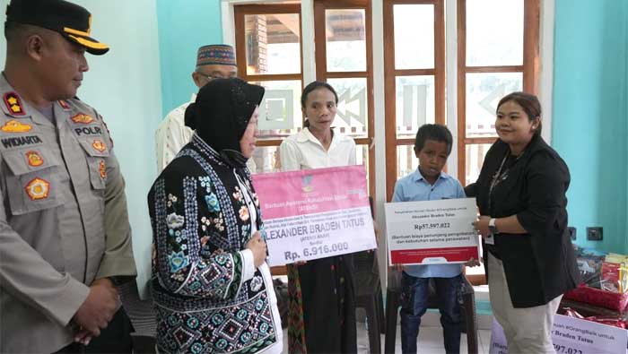 Kemensos Salurkan Bantuan Pemberdayaan bagi 5 Korban TPPO di Manggarai Timur, NTT