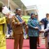 Bupati dan Ketua TP PKK Tanah Datar Dinobatkan sebagai Bapak dan Ibu Asuh Anak Stunting
