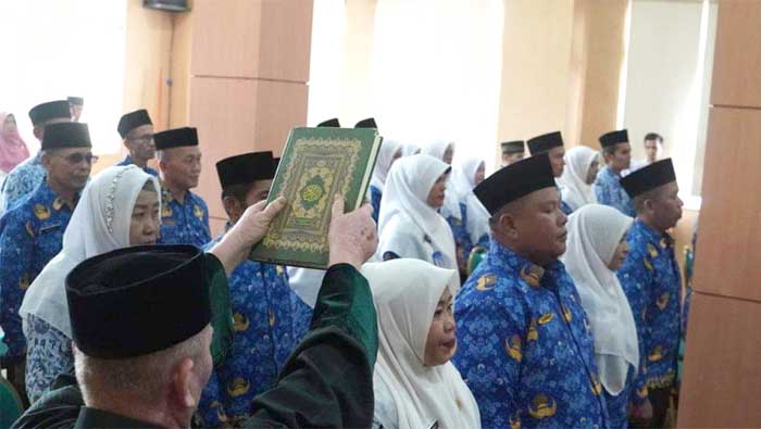 Bupati Dharmasraya Lantik 24 Kepala Sekolah 1 Bupati Dharmasraya Lantik 24 Kepala Sekolah