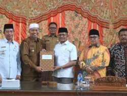 Bupati Pasbar Sampaikan LKPj Pelaksanaan APBD TA 2022