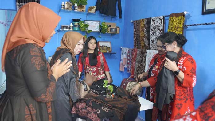 Dekranasda Kabupaten Katingan Kalteng Studi Tiru ke Padang Panjang