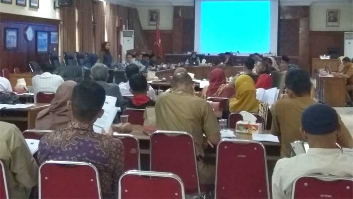 Diskusi Publik Naskah akademik Ranperda Inisiatif DPRD Bukittinggi Tentang Penyelenggaraan Pariwisata Halal, Pelestarian Adat dan Pemajuan Kebudayaan