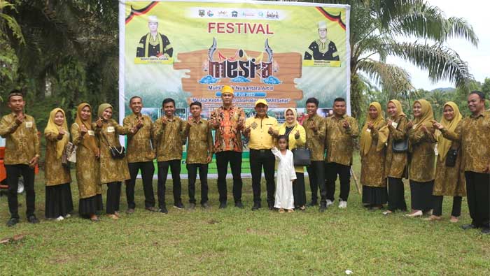 Bupati Sijunjung Buka Festival Multi Etnik Nusantara Art II