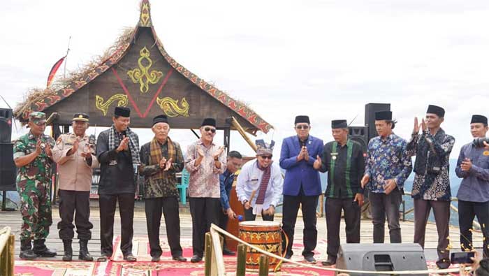 Objek Wisata Batu Badindiang, Indah Bak Permadani di Atas Kayangan 1 Pembukaan Festival Talago Kamba II yang digelar di objek wisata Batu Badindiang Tabek Patah