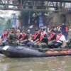 Bersih-bersih Sungai yang diselenggarakan oleh Kementerian PUPR, di Tepi Ruas Sungai Ciliwung