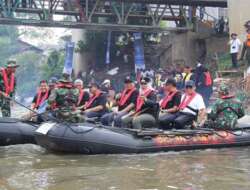 Kemendagri Kukuhkan Tim Kerja Antar Kementerian untuk Revitalisasi GN-KPA 9 Bersih-bersih Sungai yang diselenggarakan oleh Kementerian PUPR, di Tepi Ruas Sungai Ciliwung