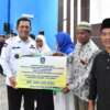 Penyerahan bantuan insentif di Gedung Serba Guna Balai Perikanan Budidaya Laut, Pulau Setokok, Kota Batam