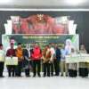 Penyerahan insentif Guru TK, PAUD dan RA serta Hibah Rumah Ibadah Kabupaten Lingga Tahun 2023 di Aula SMAN 1 Dabo Singkep