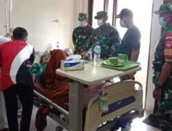 Babinsa serta Kades Lemahduwur Dampingi Dandim Kebumen Jenguk Korban Terdampak Gempa