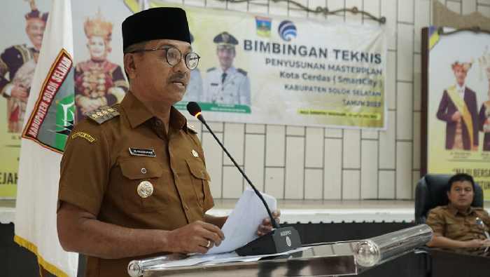 Bupati Solok Selatan, H. Khairunas