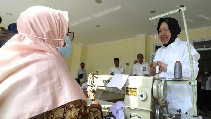 Layanan Sosial Kemensos Siap Akselerasi Penanganan Kemiskinan Ekstrem 1 Menteri Sosial RI, Tri Rismaharini tinjau layanan kesejahteraan sosial di Sentra Terpadu Pangudi Luhur Bekasi