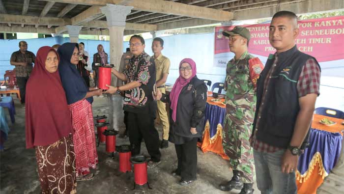 Kemensos Beri Bantuan Kompor Rakyat Berbahan Biomassa pada Warga Idi Rayeuk Aceh Timur